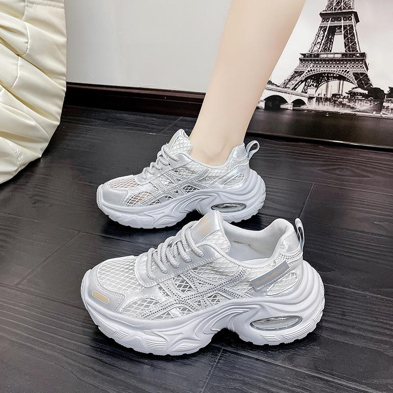 Platform dad shoes 2025 new leather single net breathable girls inner height increase sports and leisure shoes Korean version versatile 35
Platform dad shoes 2025 new leather single net breathable girls inner height increase sports and leisure shoes Korean version versatile 35
