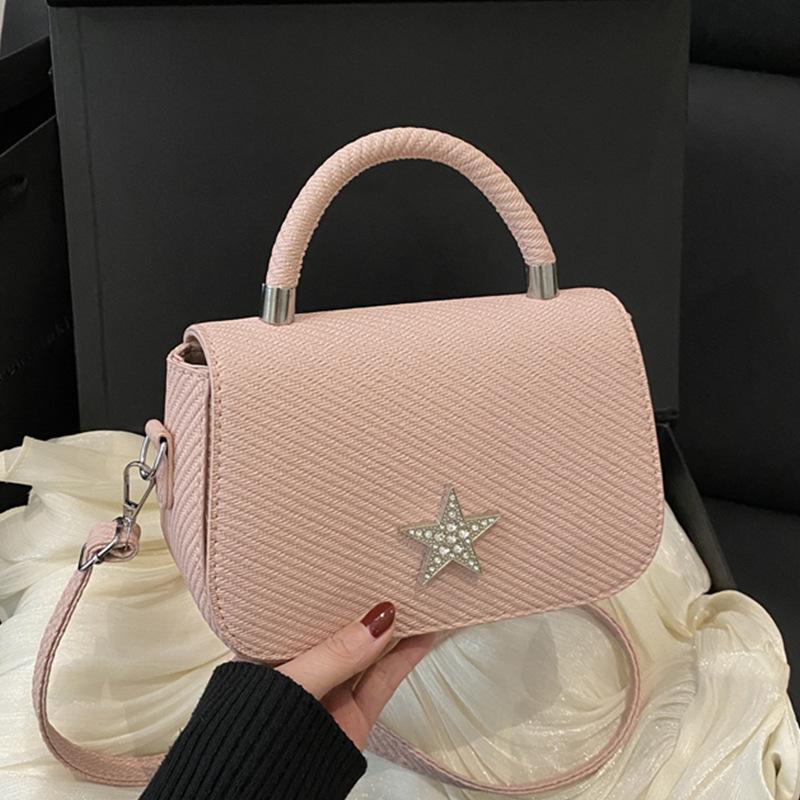 2025 новый высококлассный дизайн, ощущение легкой роскоши, украшение бриллиантами, сияющими как звезды, красивая изысканная сумка через плечо, темпераментная, универсальная розовый
2025 новый высококлассный дизайн, ощущение легкой роскоши, украшение бриллиантами, сияющими как звезды, красивая изысканная сумка через плечо, темпераментная, универсальная розовый