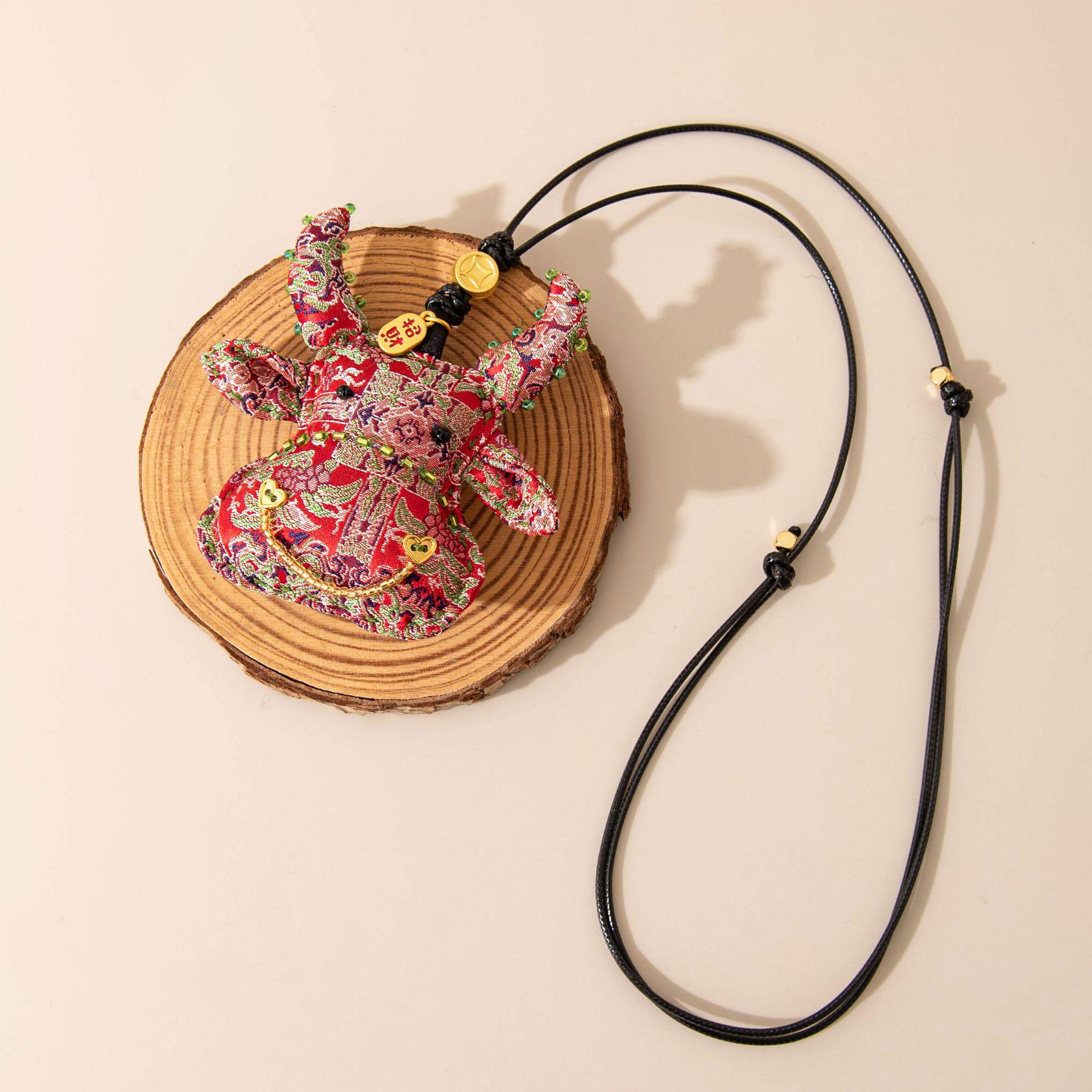 Ethnic Xiangyun Silk Necklace with Calf Pendant - Creative High-End Accessory
Ethnic Xiangyun Silk Necklace with Calf Pendant - Creative High-End Accessory