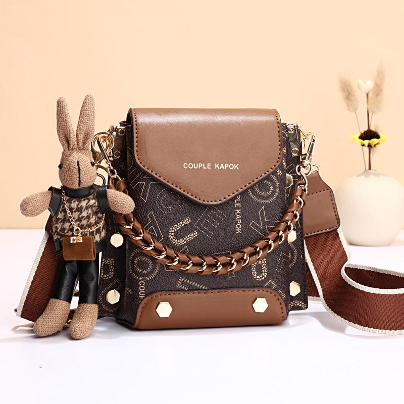 Fashiable and versatile crossbody bag, stylish small shoulder bag, small square bag, popular wide shoulder strap phe bag, ne кофейный
Fashiable and versatile crossbody bag, stylish small shoulder bag, small square bag, popular wide shoulder strap phe bag, ne кофейный