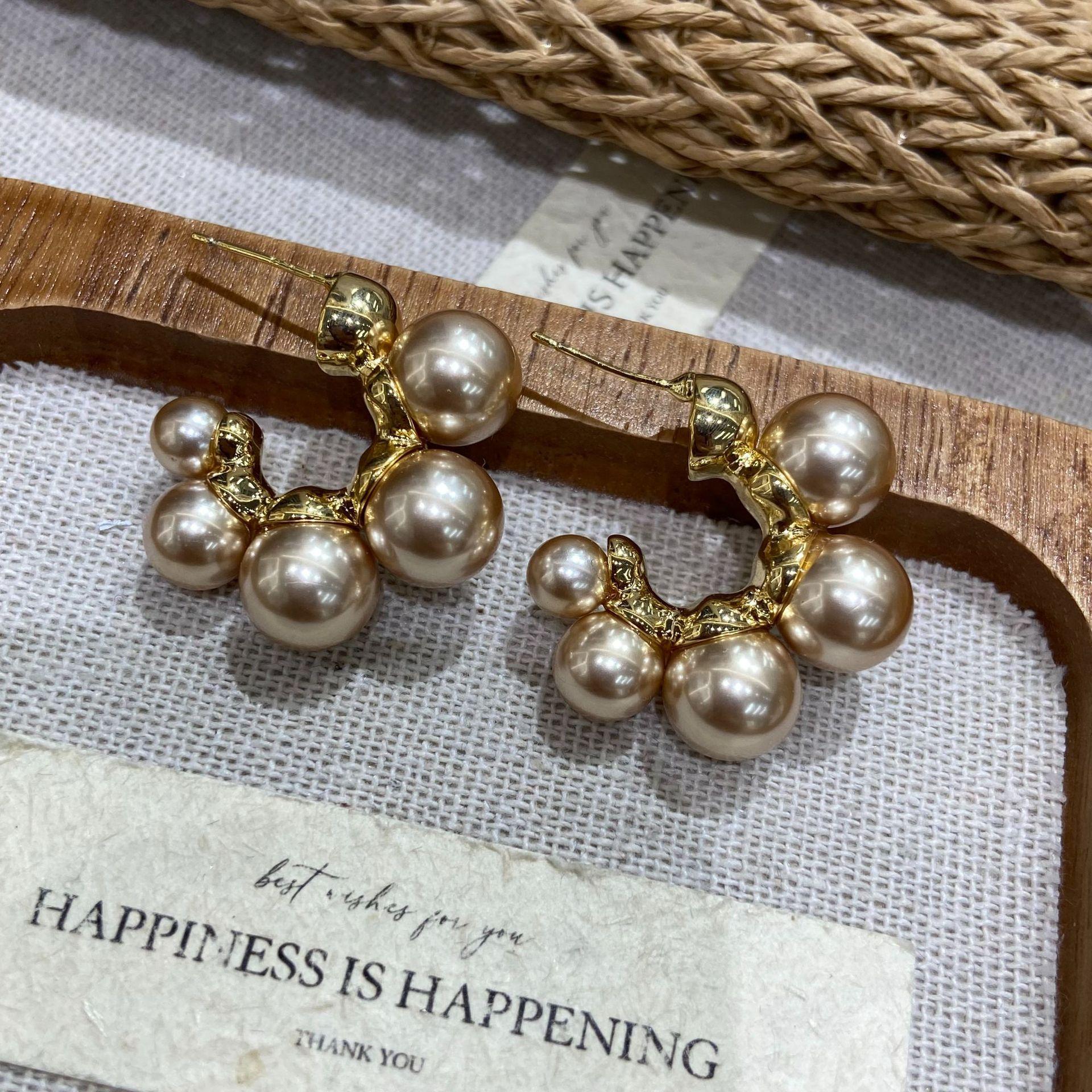 Sweet And Cool Super Fairy Big Stud Earrings, Simple Design Sense C-Shaped Ear Buckle Temperament Cold Wind Earrings
Sweet And Cool Super Fairy Big Stud Earrings, Simple Design Sense C-Shaped Ear Buckle Temperament Cold Wind Earrings