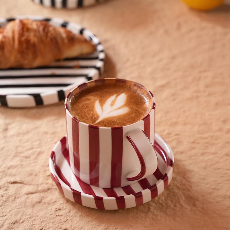 OLOEY Simple Ceramic Coffee Cup & Saucer Set
OLOEY Simple Ceramic Coffee Cup & Saucer Set