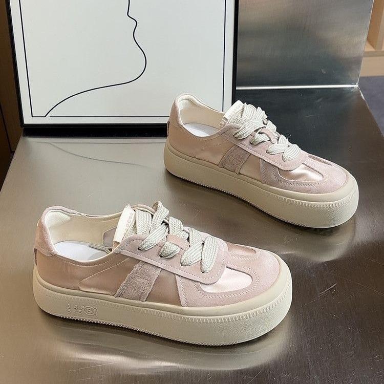 Толстая подошва из мягкой кожи, атлас, немецкие кроссовки, женская новая универсальная спортивная и досуговая обувь, ретро-туфли на шнуровке, белые туфли 40
Толстая подошва из мягкой кожи, атлас, немецкие кроссовки, женская новая универсальная спортивная и досуговая обувь, ретро-туфли на шнуровке, белые туфли 40