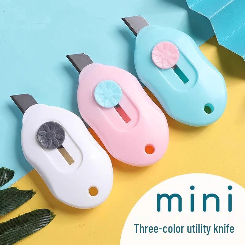Mini Utility Knife: Compact Package Opener & Wallpaper Cutter 1 Random Color
Mini Utility Knife: Compact Package Opener & Wallpaper Cutter 1 Random Color