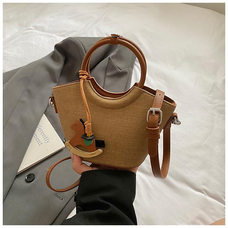 2025 new Korean version denim shoulder bag simple niche messenger bag women s fashion casual portable bucket bag women коричневий
2025 new Korean version denim shoulder bag simple niche messenger bag women s fashion casual portable bucket bag women коричневий