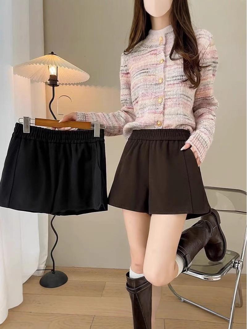 Women s Black A-Line Tweed Shorts - High Waist, Wide-Leg, Versatile Autumn/Winter Outerwear XS
Women s Black A-Line Tweed Shorts - High Waist, Wide-Leg, Versatile Autumn/Winter Outerwear XS