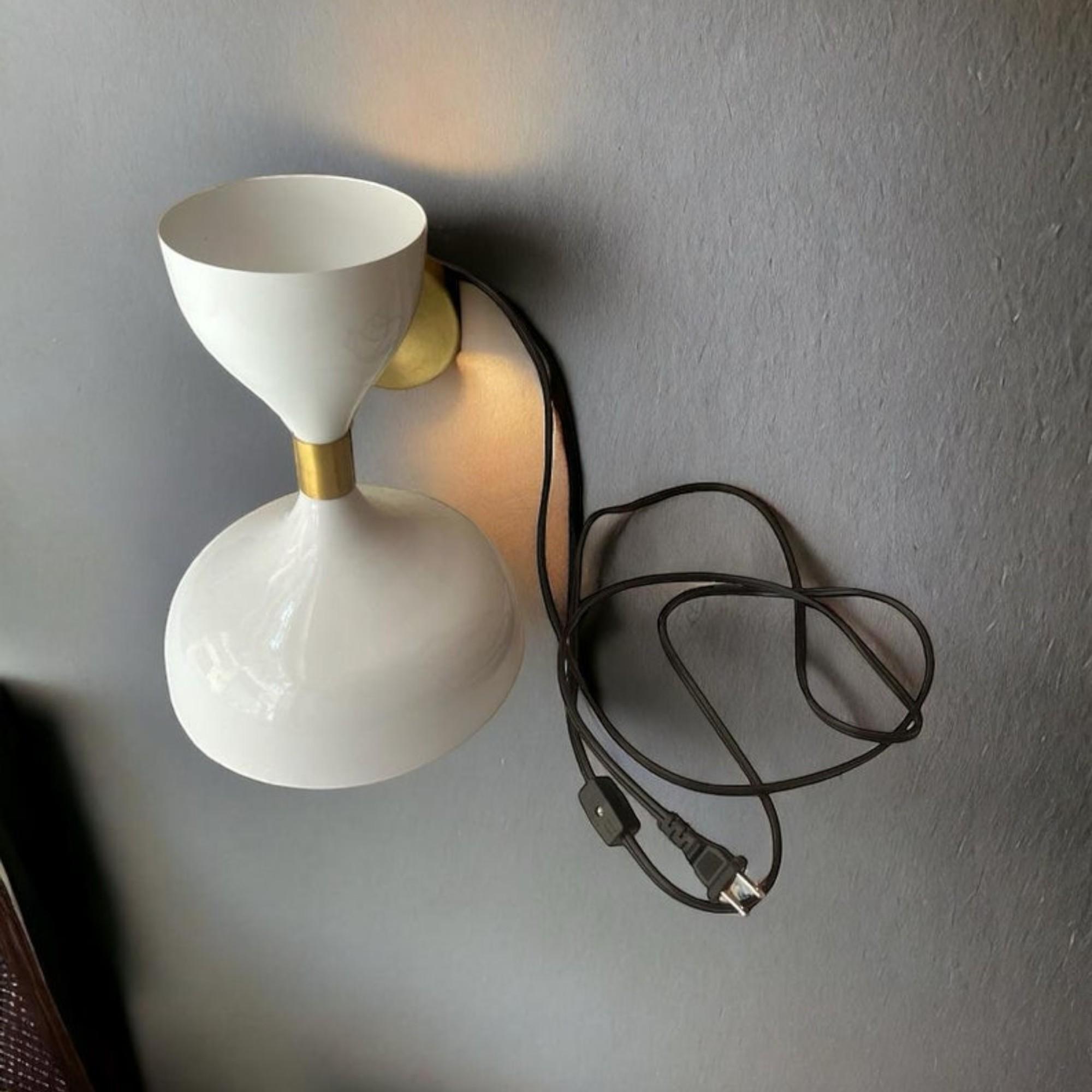 Бело-золотые настенные бра Diabolo Mid Century Modern | Настенные светильники Double Sputnik | Лампа для туалетного столика в итальянском стиле | Освещение в стиле ретро 1950-х годов
Бело-золотые настенные бра Diabolo Mid Century Modern | Настенные светильники Double Sputnik | Лампа для туалетного столика в итальянском стиле | Освещение в стиле ретро 1950-х годов