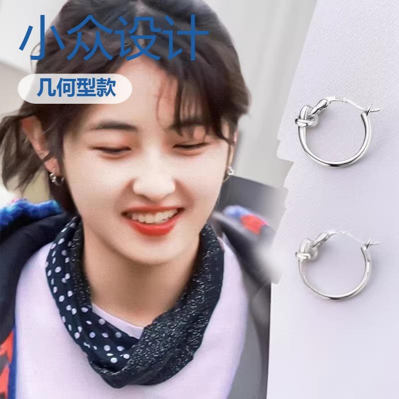 Zhang Zifeng S Same Style Of Plain Circles, High-End Earrings, Rope Knots, Earrings, Earrings, Female Niche Design, Silver Earrings платиновий
Zhang Zifeng S Same Style Of Plain Circles, High-End Earrings, Rope Knots, Earrings, Earrings, Female Niche Design, Silver Earrings платиновий