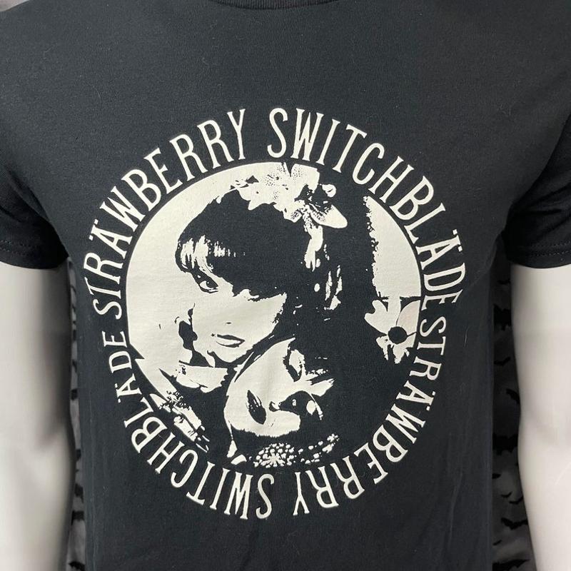 Strawberry Switchblade Shirt Gothic Deathrock Goth Post Punk Music Unisex Tee 5XL різнокольоровий
Strawberry Switchblade Shirt Gothic Deathrock Goth Post Punk Music Unisex Tee 5XL різнокольоровий