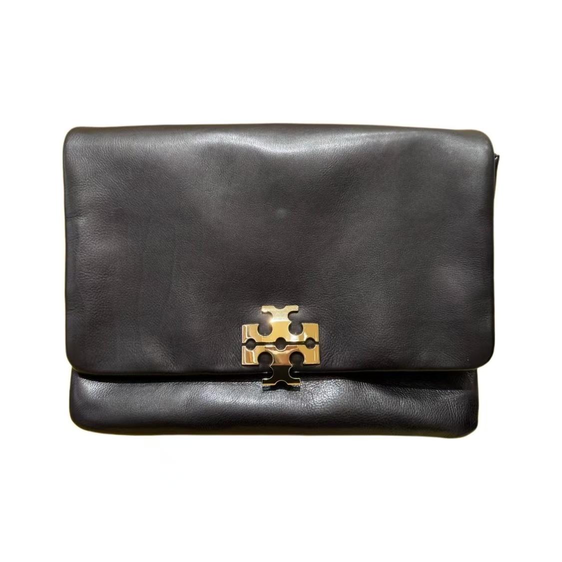 Tory Burch FW25 Autumn Winter Collection Runway Style Charlie Brand Logo Leather Messenger Shoulder Bag Large Women Bags Black 178042-001 Basic Set (Bag+Dust Bag),OS
Tory Burch FW25 Autumn Winter Collection Runway Style Charlie Brand Logo Leather Messenger Shoulder Bag Large Women Bags Black 178042-001 Basic Set (Bag+Dust Bag),OS