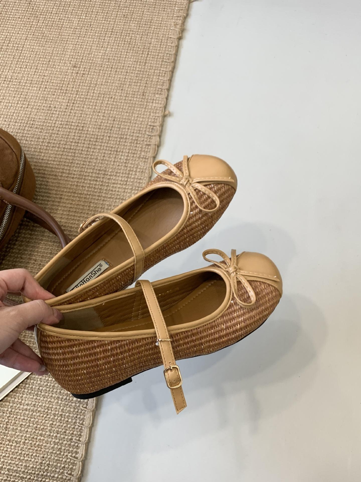 French one-word strap single shoes women s shoes spring and summer 2025 new woven bow with skirt temperament low-heeled ladyshoes 39 коричневый
French one-word strap single shoes women s shoes spring and summer 2025 new woven bow with skirt temperament low-heeled ladyshoes 39 коричневый