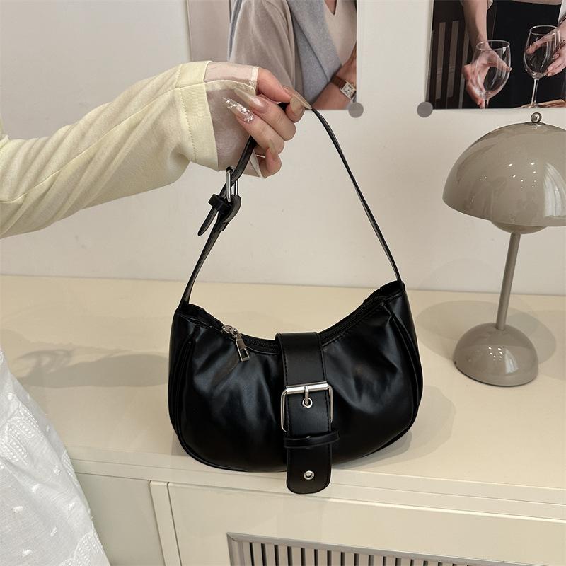 Повседневная новая осенне-зимняя ретро сумка-подмышка женская модная темпераментная высококачественная текстура простая и универсальная сумка через плечо чёрный
Повседневная новая осенне-зимняя ретро сумка-подмышка женская модная темпераментная высококачественная текстура простая и универсальная сумка через плечо чёрный