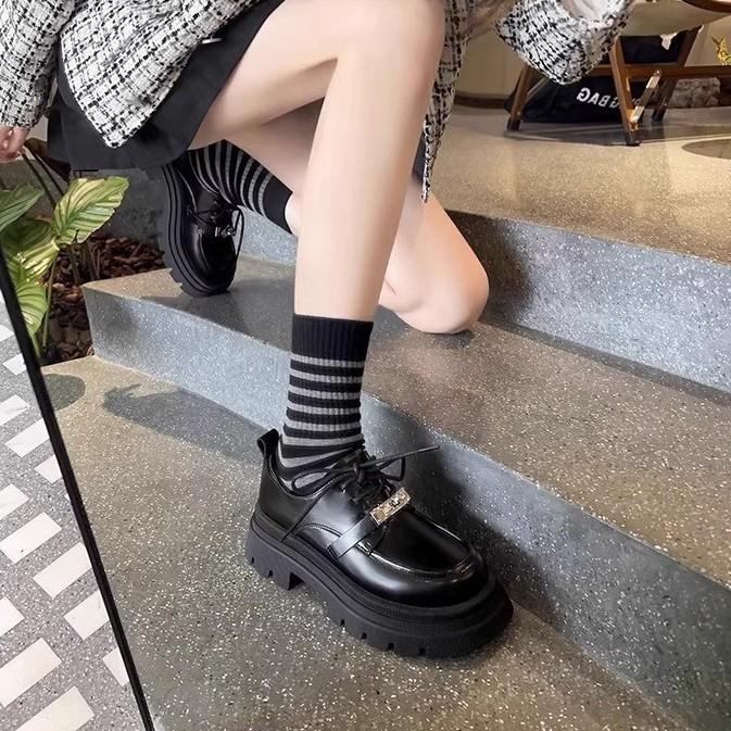 Retro lace-up round head jk black wind small leather shoes women s single shoes new women s shoes thick sole 35 чорний
Retro lace-up round head jk black wind small leather shoes women s single shoes new women s shoes thick sole 35 чорний