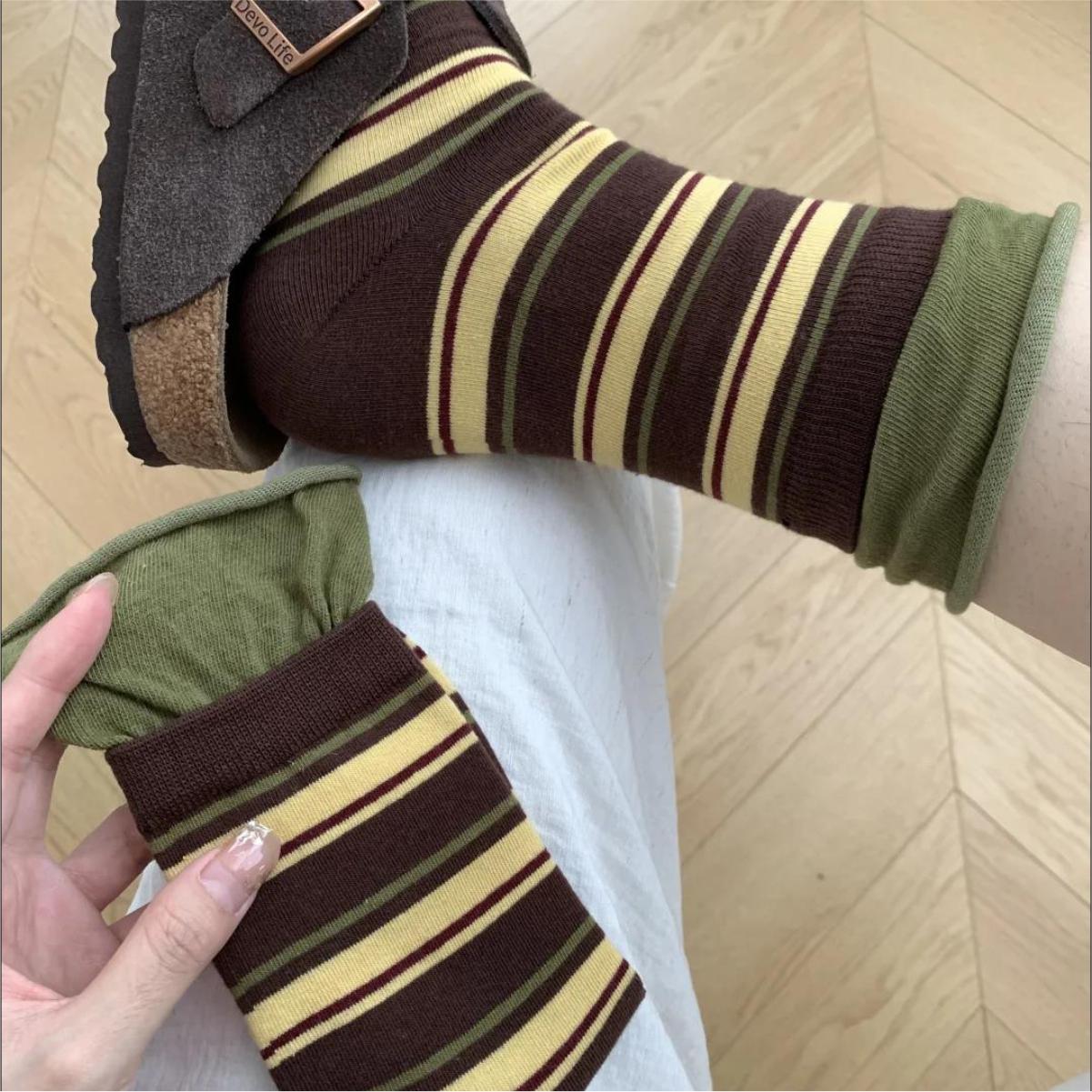 Жіночі весняно-осінні шкарпетки-гольфи з чистої бавовни, особистісне поєднання кольорів, дрібна смужка з блоків 1 pair зелений
Жіночі весняно-осінні шкарпетки-гольфи з чистої бавовни, особистісне поєднання кольорів, дрібна смужка з блоків 1 pair зелений