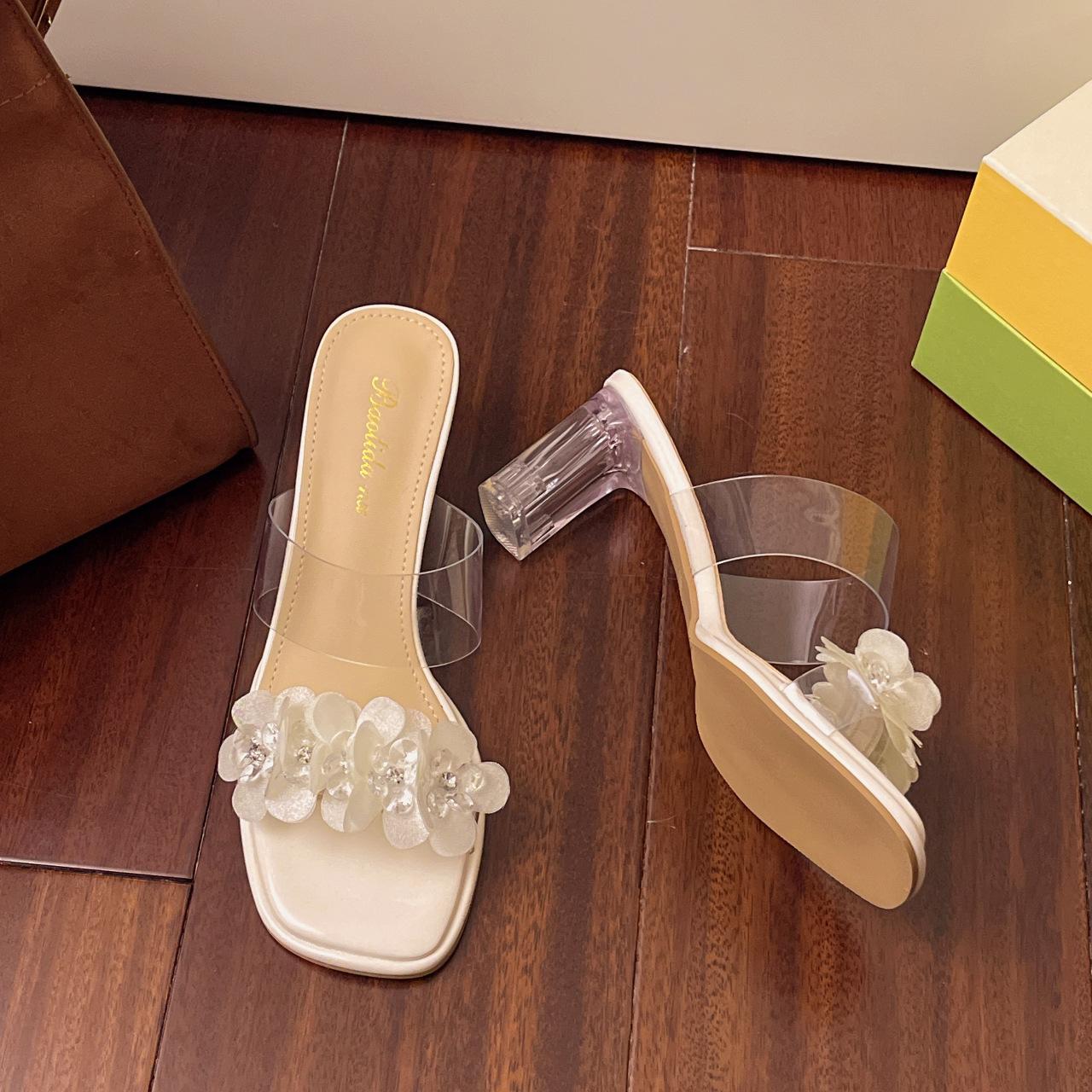 French fairy transparent thick heel one-word drag girl 2025 new summer foreign style versatile flower rhinestone high heel cool slippers 40
French fairy transparent thick heel one-word drag girl 2025 new summer foreign style versatile flower rhinestone high heel cool slippers 40
