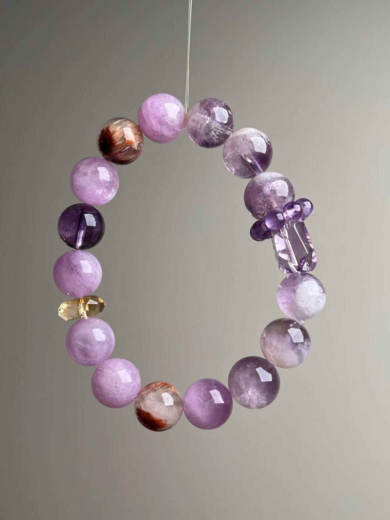 Браслет из аметиста и кунцита класса люкс: Фиолетовая энергия для привлечения богатства
Браслет из аметиста и кунцита класса люкс: Фиолетовая энергия для привлечения богатства