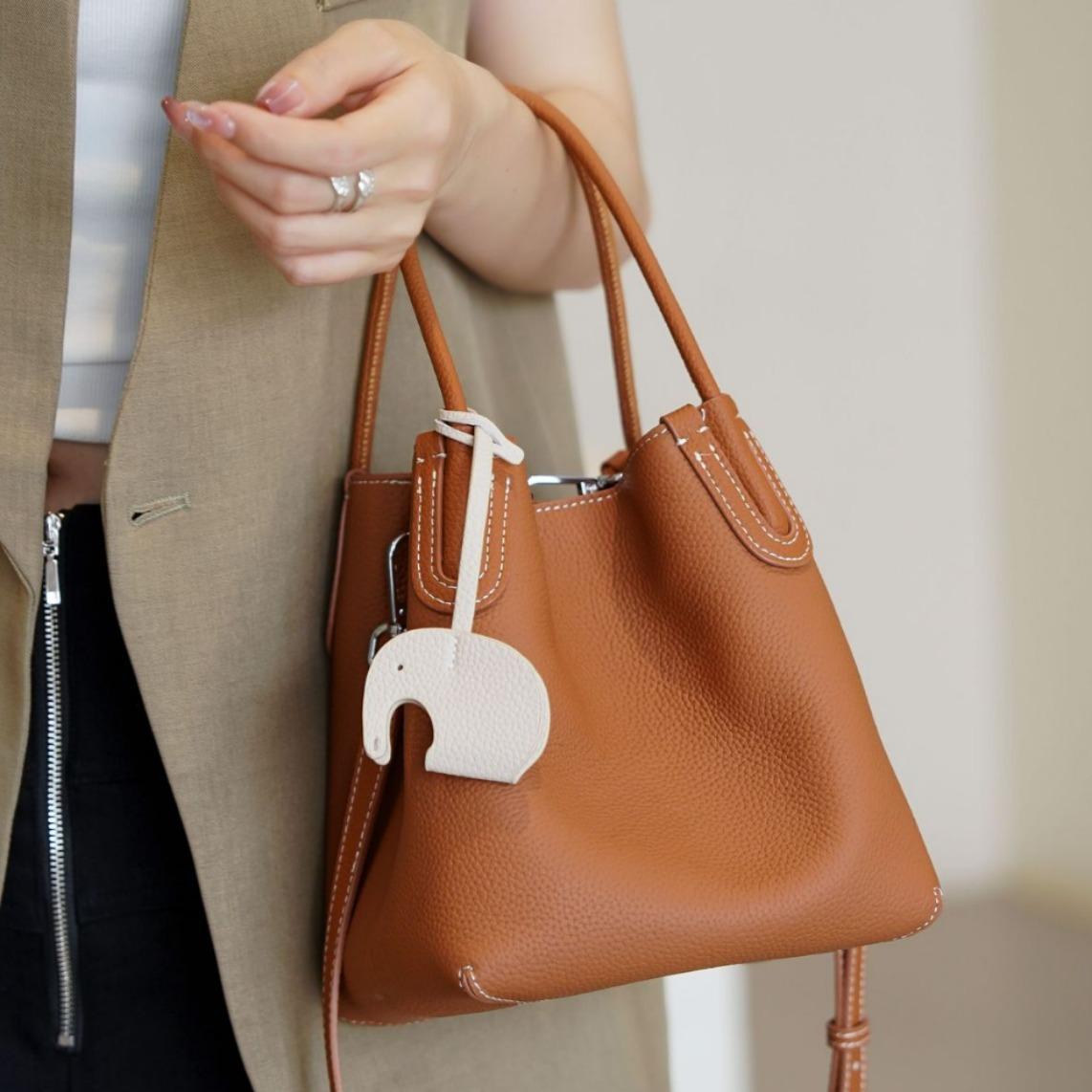 Women s One Shoulder Crossbody Fashion Bag чорний
Women s One Shoulder Crossbody Fashion Bag чорний