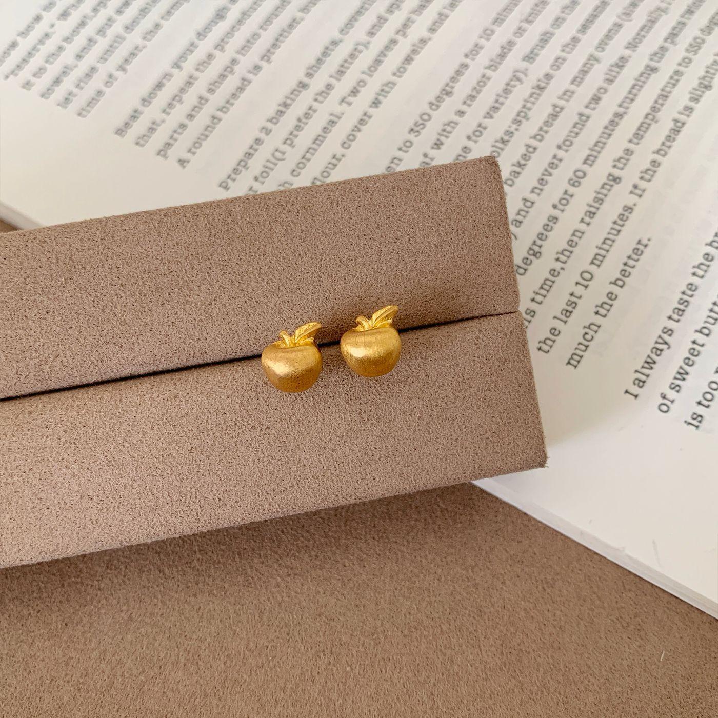 Unique Drawn Texture Gold Silver Red Apple Stud Earrings Women Silver Needle Design Compact Minimalist Stylish Versatile Earring золотой
Unique Drawn Texture Gold Silver Red Apple Stud Earrings Women Silver Needle Design Compact Minimalist Stylish Versatile Earring золотой