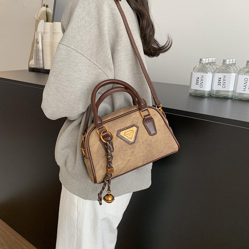 Ретро маленькая сумка женская 2025 новая мода универсальная сумка-мессенджер супер огонь портативная сумка для боулинга 21*7.5*14 коричневый
Ретро маленькая сумка женская 2025 новая мода универсальная сумка-мессенджер супер огонь портативная сумка для боулинга 21*7.5*14 коричневый