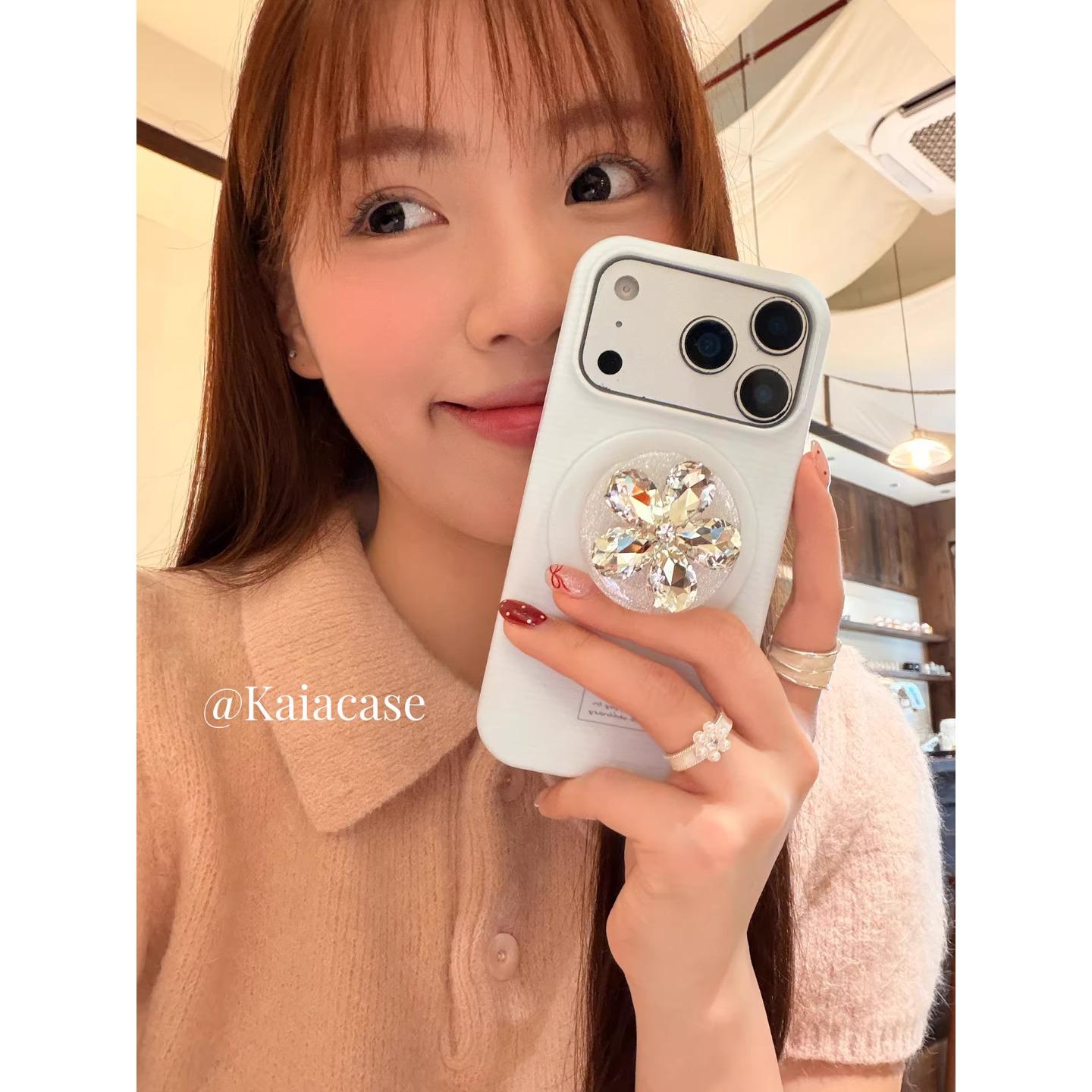Lux Striped Rhinestone Flower Phone Case for iPhone 6 Pro/7 Pro Max Apple 17 PRO Max
Lux Striped Rhinestone Flower Phone Case for iPhone 6 Pro/7 Pro Max Apple 17 PRO Max