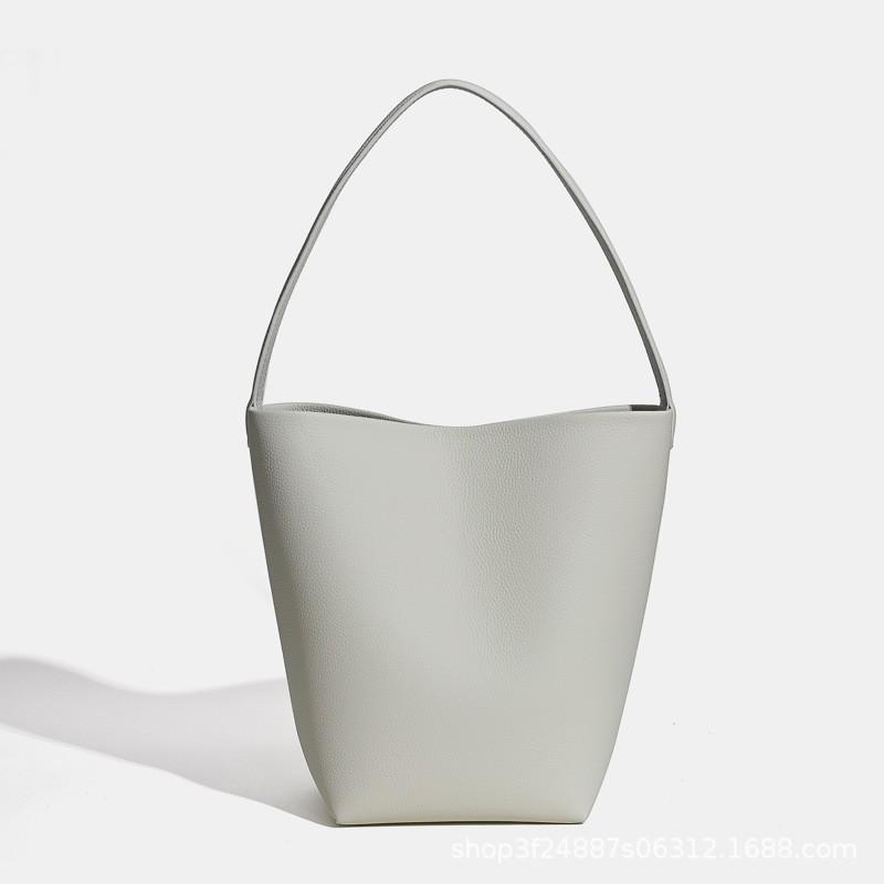 Leather Bucket Bag High-quality Large-capacity One-shoulder Female Fashionable All-matching Commuting Tote 22x15x11cm
Leather Bucket Bag High-quality Large-capacity One-shoulder Female Fashionable All-matching Commuting Tote 22x15x11cm
