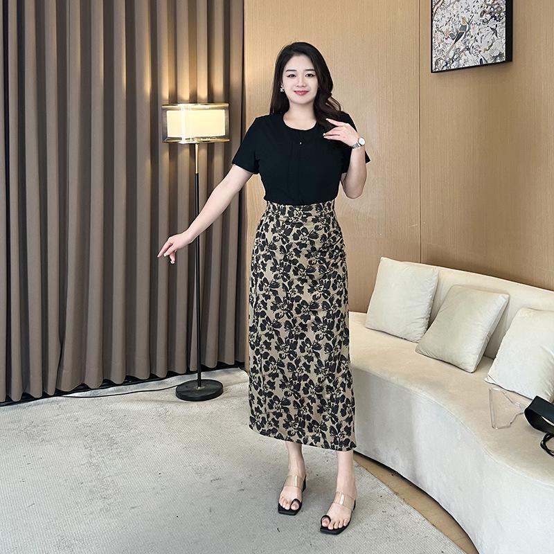 Spring 2025 Casual Plus Size T-Shirt & High Waist Midi Skirt Two-Piece Set 2XL for 135-150 jin
Spring 2025 Casual Plus Size T-Shirt & High Waist Midi Skirt Two-Piece Set 2XL for 135-150 jin