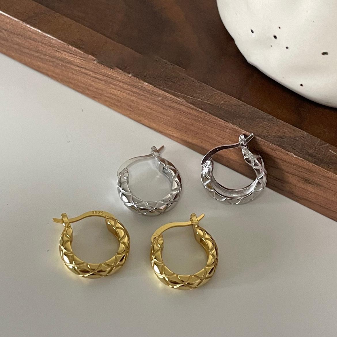Versatile s925 Sterling Silver Gold-Plated Ear Cuffs: Engraved, Light Luxury Women s Earrings Gold-Plated Earrings
Versatile s925 Sterling Silver Gold-Plated Ear Cuffs: Engraved, Light Luxury Women s Earrings Gold-Plated Earrings