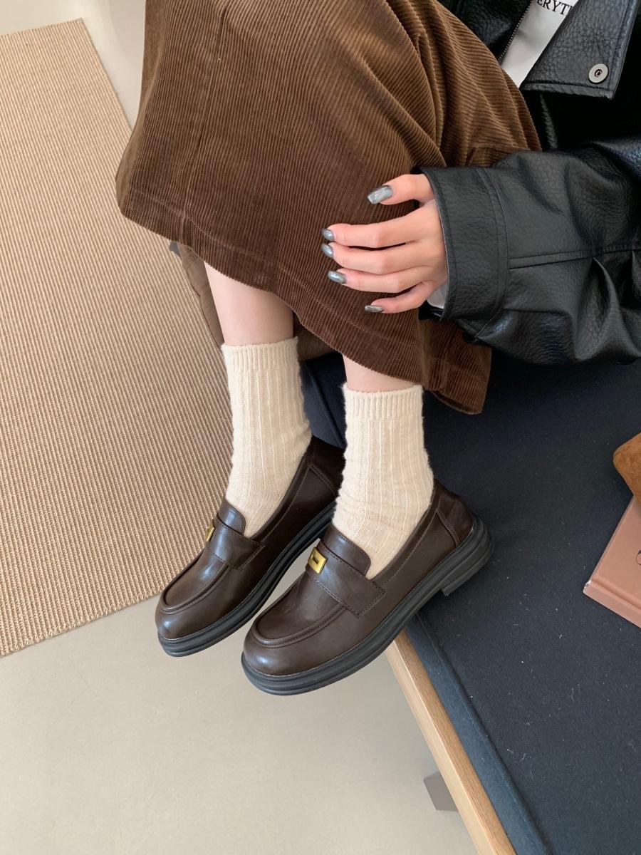 Женские лоферы с круглым носком, в британском стиле, на плоской подошве, из маленькой кожи, jk черные туфли-одинарки, новинка 2025 года, весна-осень, женские туфли Doudou 40
Женские лоферы с круглым носком, в британском стиле, на плоской подошве, из маленькой кожи, jk черные туфли-одинарки, новинка 2025 года, весна-осень, женские туфли Doudou 40