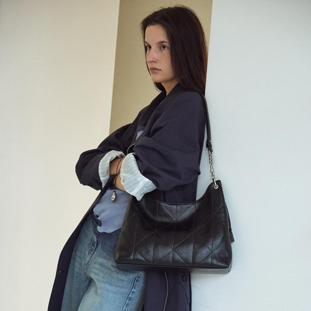 Joy Gryson Tove Shoulder Bag Medium Lw6sb5560 10 BLACK
Joy Gryson Tove Shoulder Bag Medium Lw6sb5560 10 BLACK