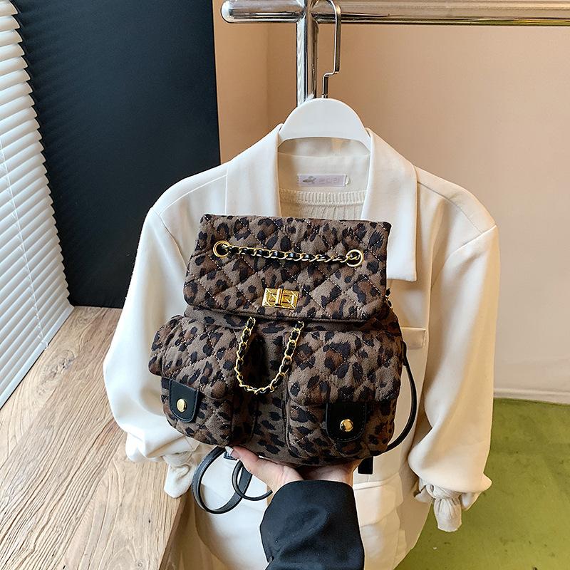 Backpack Women s Fashion Niche Design 2025 New Portable Korean Version Rhombus Student School Bag Lightweight Travel Backpack
Backpack Women s Fashion Niche Design 2025 New Portable Korean Version Rhombus Student School Bag Lightweight Travel Backpack