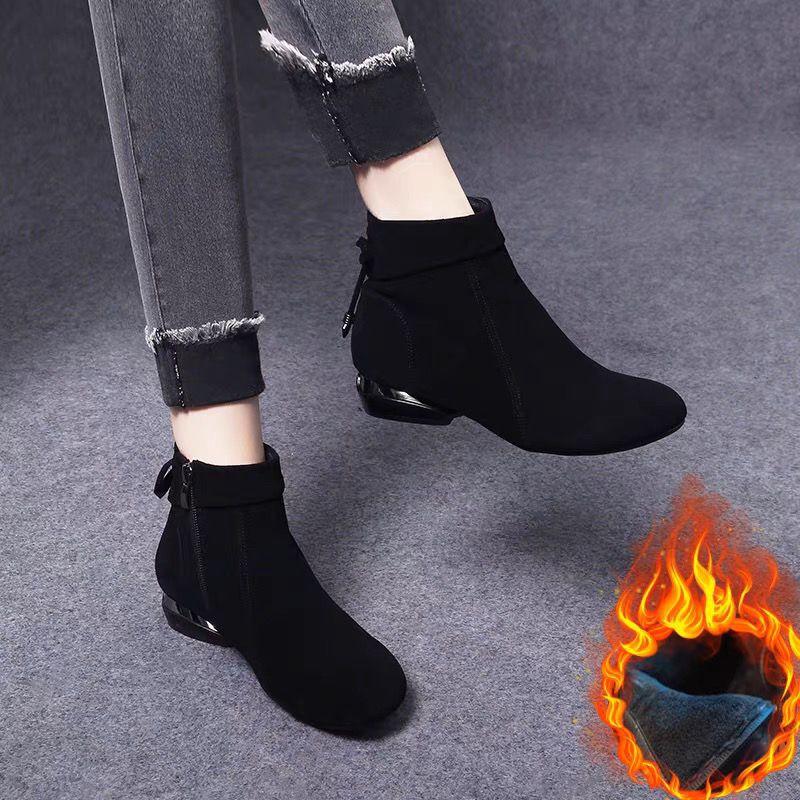 Новые кашемировые ботильоны с круглым носком для женщин 2025 осень и зима новые универсальные на низком каблуке бархатные нескользящие хлопковые ботинки для женщин 35
Новые кашемировые ботильоны с круглым носком для женщин 2025 осень и зима новые универсальные на низком каблуке бархатные нескользящие хлопковые ботинки для женщин 35