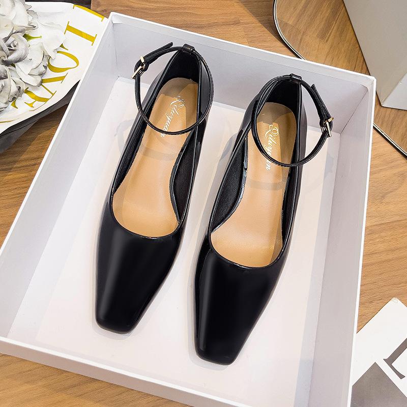 Red high heels thick heels are not tired feet 2025 new black temperament professional work shoes women s square head shallow mouth single shoes 40 чорний
Red high heels thick heels are not tired feet 2025 new black temperament professional work shoes women s square head shallow mouth single shoes 40 чорний
