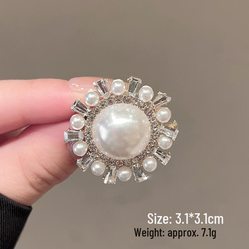 Элегантная брошь-булавка в виде жемчужной бабочки – изысканный аксессуар для одежды
Элегантная брошь-булавка в виде жемчужной бабочки – изысканный аксессуар для одежды