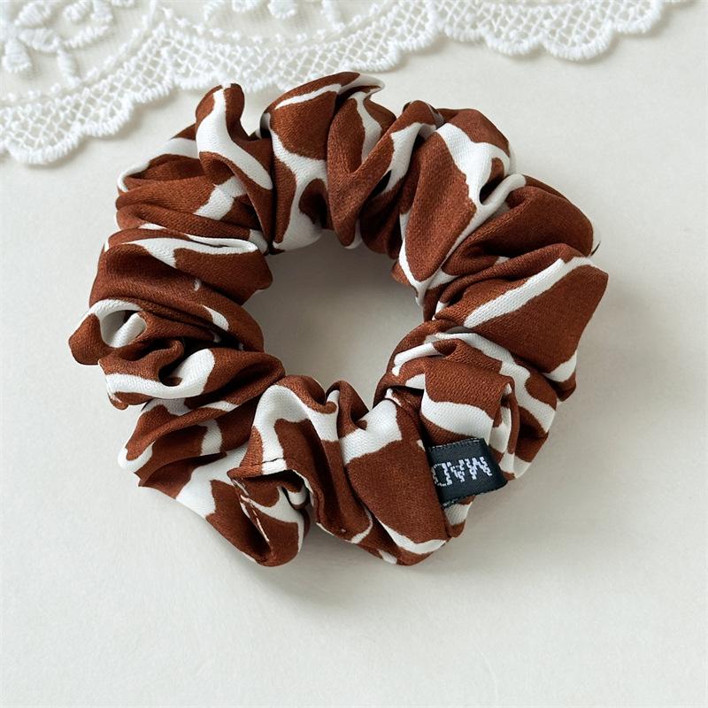 Fresh and Light Floral Fabric Hair Band for Loose Braided Hairstyle in Summer - A Stylish Ponytail Hair Accessory Made of Elastic Band. кавовий
Fresh and Light Floral Fabric Hair Band for Loose Braided Hairstyle in Summer - A Stylish Ponytail Hair Accessory Made of Elastic Band. кавовий