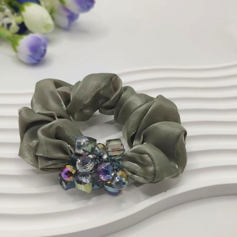 Высококачественные элегантные резинки для волос с кристаллами и атласом идеально фиксируют ваши волосы в хвосте или пучке. Идеально подходят для любого случая.
Высококачественные элегантные резинки для волос с кристаллами и атласом идеально фиксируют ваши волосы в хвосте или пучке. Идеально подходят для любого случая.