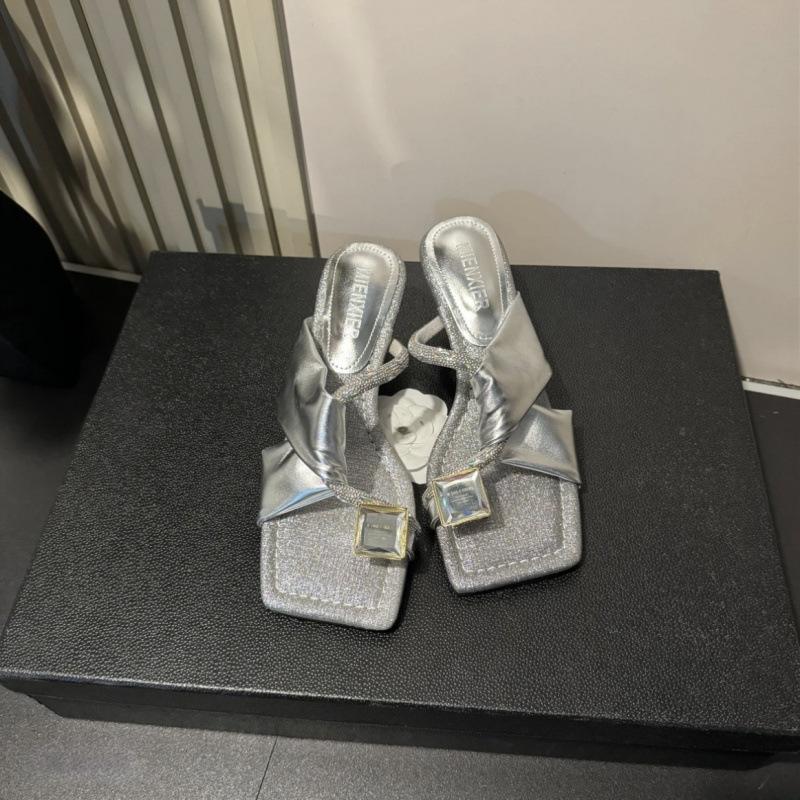 Korean version of rhinestone premium sense heightening beach sandals 2025 spring new with skirt versatile set toe slippers women 35 серебряный
Korean version of rhinestone premium sense heightening beach sandals 2025 spring new with skirt versatile set toe slippers women 35 серебряный