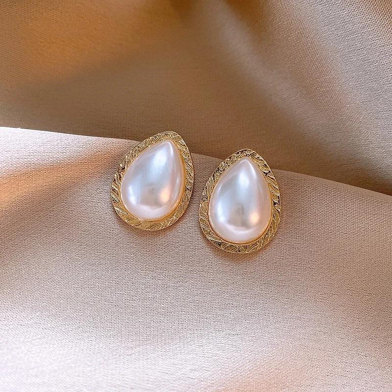 Waterdrop Imitation Pearl Stud Earrings for Women Korean Lovely Temperament Zircon Brincos Wholesale Girl Gift
Waterdrop Imitation Pearl Stud Earrings for Women Korean Lovely Temperament Zircon Brincos Wholesale Girl Gift