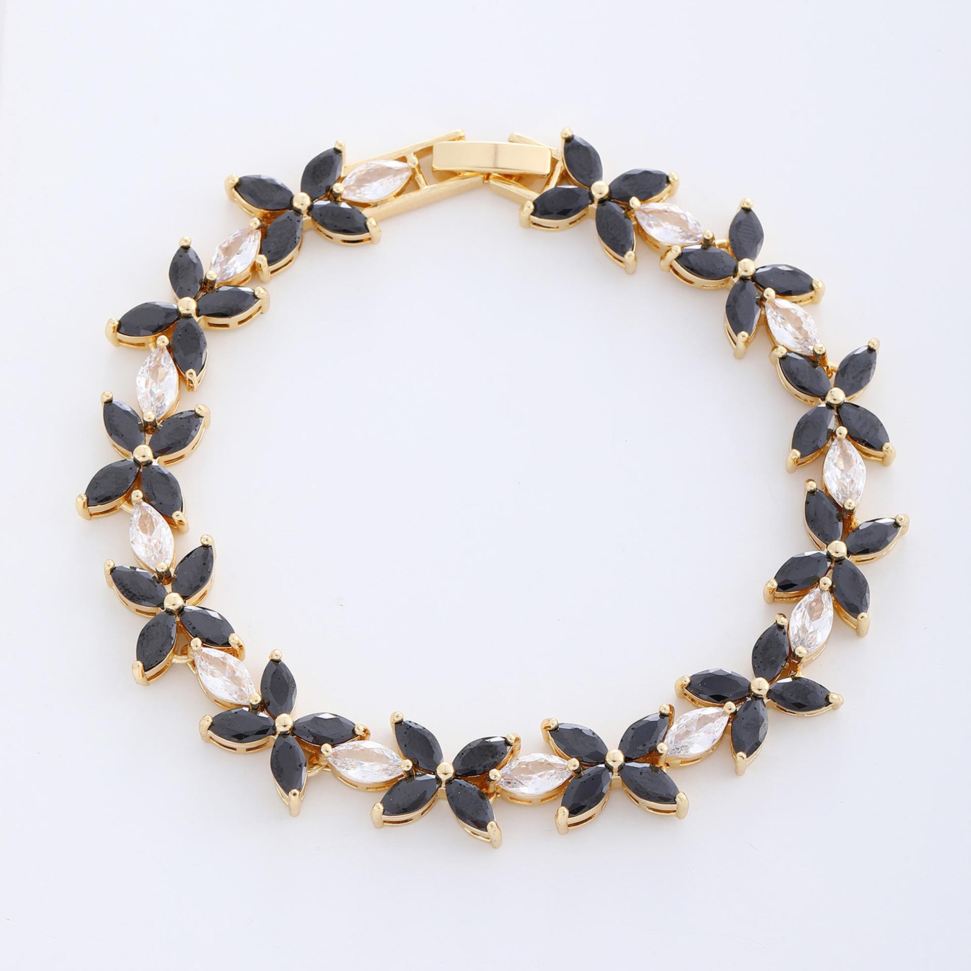 Light Luxury Color-blocked Clover Petal Zircon Bracelet, High-end Spliced Designer Jewelry
Light Luxury Color-blocked Clover Petal Zircon Bracelet, High-end Spliced Designer Jewelry