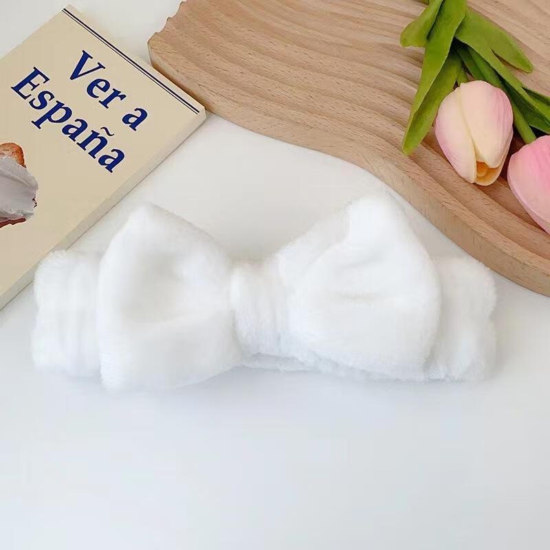 Coral Fleece Absorbent Bowknot Headband
Coral Fleece Absorbent Bowknot Headband