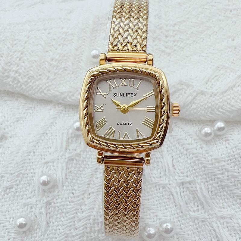 Новые Модные Женские Кварцевые Часы в Винтажном Стиле с Золотым Циферблатом, Элегантные Изысканные Наручные Часы из Нержавеющей Стали, Женские Часы Reloj Mujer
Новые Модные Женские Кварцевые Часы в Винтажном Стиле с Золотым Циферблатом, Элегантные Изысканные Наручные Часы из Нержавеющей Стали, Женские Часы Reloj Mujer