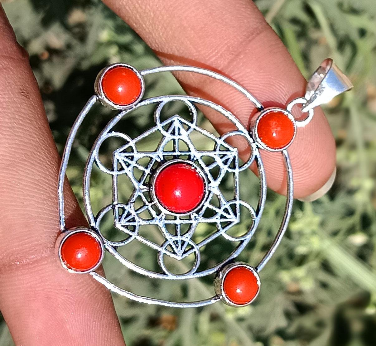 Коралловый драгоценный камень, стерлинговое серебро 925 пробы, женская мода, круглые кулоны с исцеляющей чакрой, ювелирные изделия M красный
Коралловый драгоценный камень, стерлинговое серебро 925 пробы, женская мода, круглые кулоны с исцеляющей чакрой, ювелирные изделия M красный