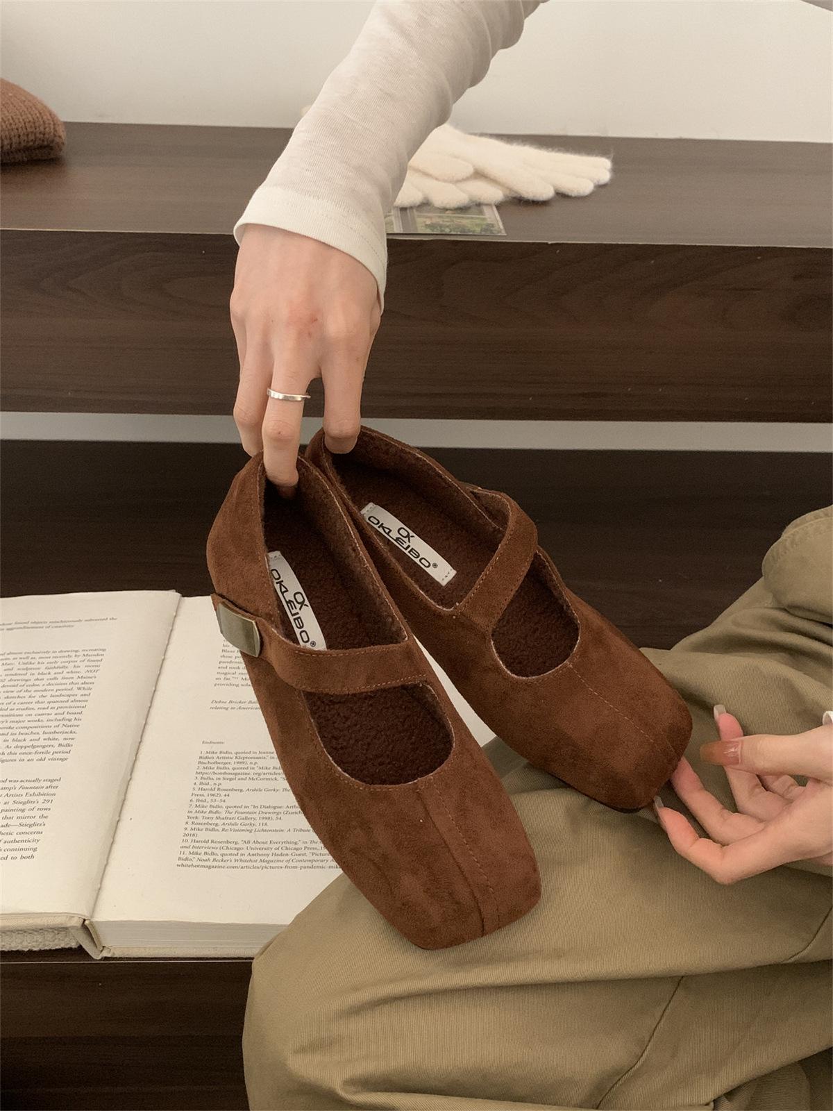 2025 new French retro flat Mary Jane shoes square head with commuter shoes grandma shoes light mouth single shoes women 39 коричневый
2025 new French retro flat Mary Jane shoes square head with commuter shoes grandma shoes light mouth single shoes women 39 коричневый