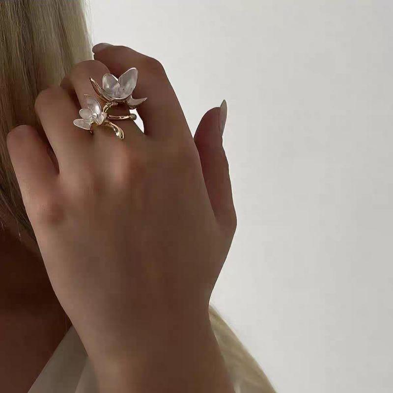 Fashion ZR Stylish White Enamel Flower-De-Luce Open-Ended Bracelet Female 2025 New Arrival Leaf Bracelet Small Armband Tide High-End White Ring
Fashion ZR Stylish White Enamel Flower-De-Luce Open-Ended Bracelet Female 2025 New Arrival Leaf Bracelet Small Armband Tide High-End White Ring