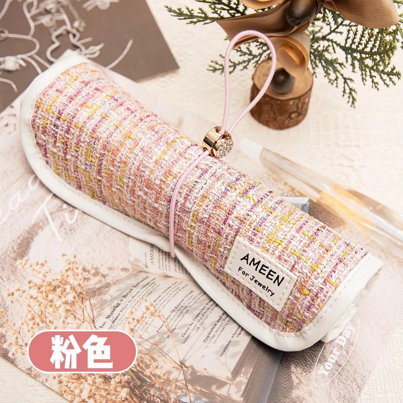 Jewelry Storage Bag Wear-resistant Material Multiple Pockets Designed for Storing Necklaces Bracelets Jewelry Bracelets Rings рожевий
Jewelry Storage Bag Wear-resistant Material Multiple Pockets Designed for Storing Necklaces Bracelets Jewelry Bracelets Rings рожевий