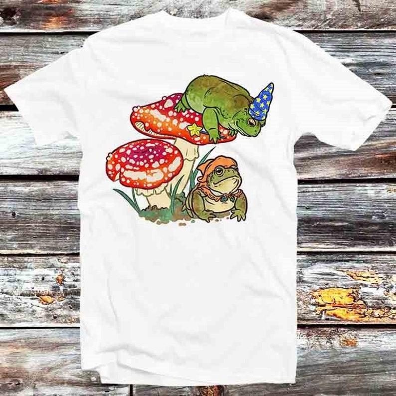 Футболка 230 г/м² 100% хлопок Frog Star Fungi Witch Wizard Magic Mushroom винтажная ретро-мем в подарок унисекс аниме манга топ футболка B1365 XXS белый
Футболка 230 г/м² 100% хлопок Frog Star Fungi Witch Wizard Magic Mushroom винтажная ретро-мем в подарок унисекс аниме манга топ футболка B1365 XXS белый