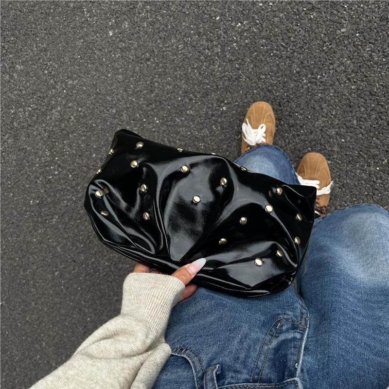 Folded versatile polka dot fashion simple dinner bag women s Republic of China retro casual high-end temperament clutch bag чорний
Folded versatile polka dot fashion simple dinner bag women s Republic of China retro casual high-end temperament clutch bag чорний