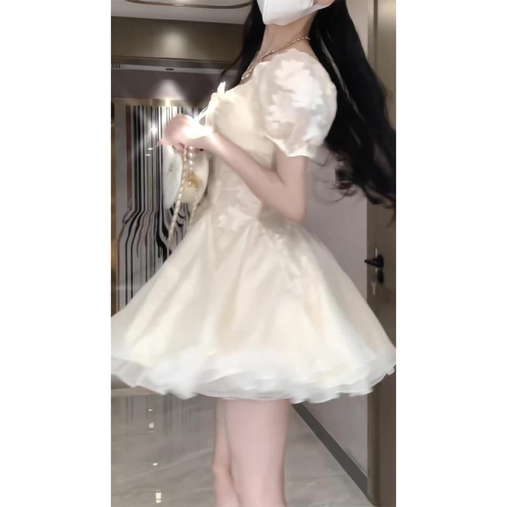 Французское нежное и милое платье с короткими рукавами, сетчатой вставкой и жаккардовым узором, красивое и уникальное, с пышной юбкой по талии S- (can be worn within 45kg)
Французское нежное и милое платье с короткими рукавами, сетчатой вставкой и жаккардовым узором, красивое и уникальное, с пышной юбкой по талии S- (can be worn within 45kg)