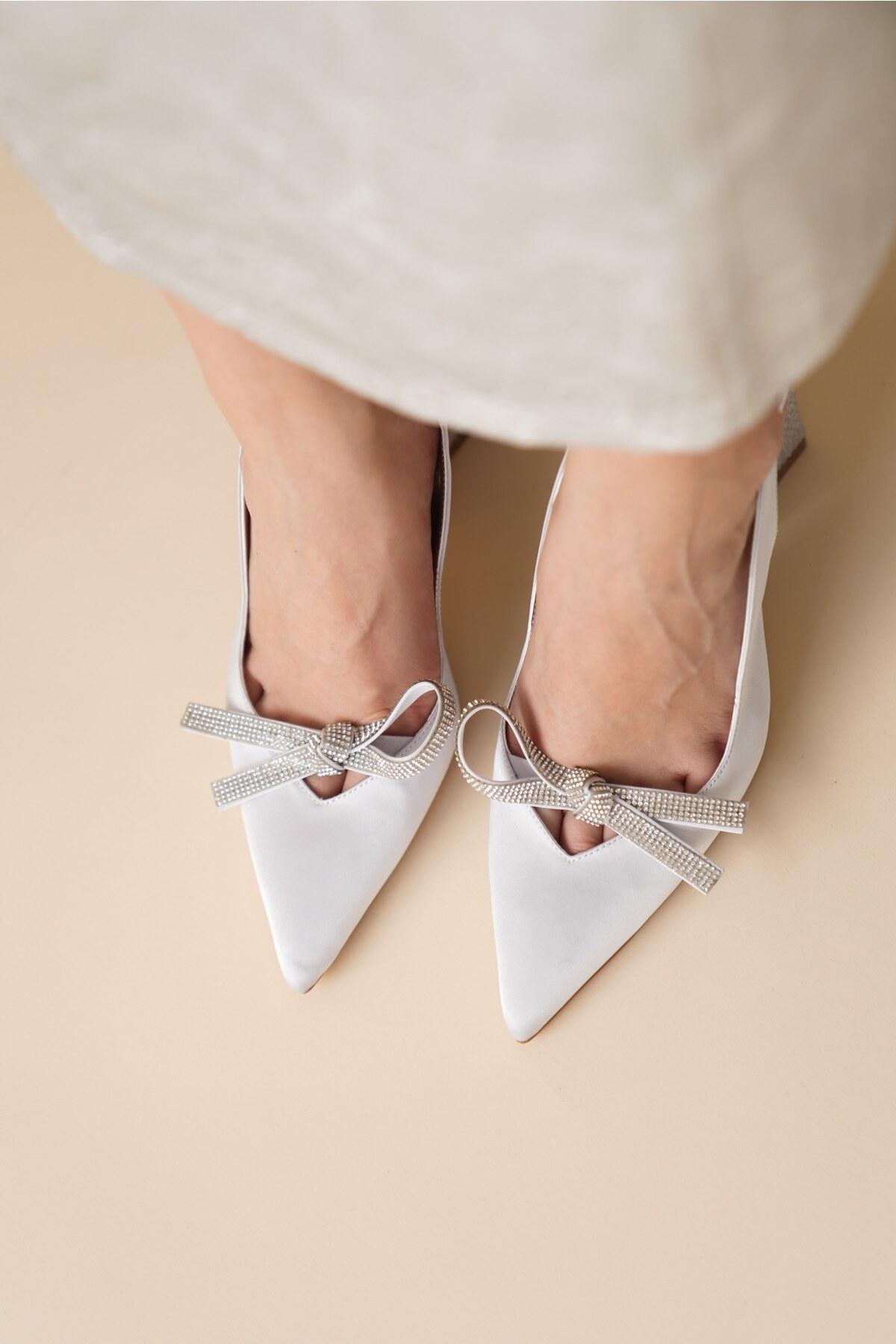 Women s Fashion Style Special Design Light Gray Satin Buckled Design High Heel Shoes 36
Women s Fashion Style Special Design Light Gray Satin Buckled Design High Heel Shoes 36