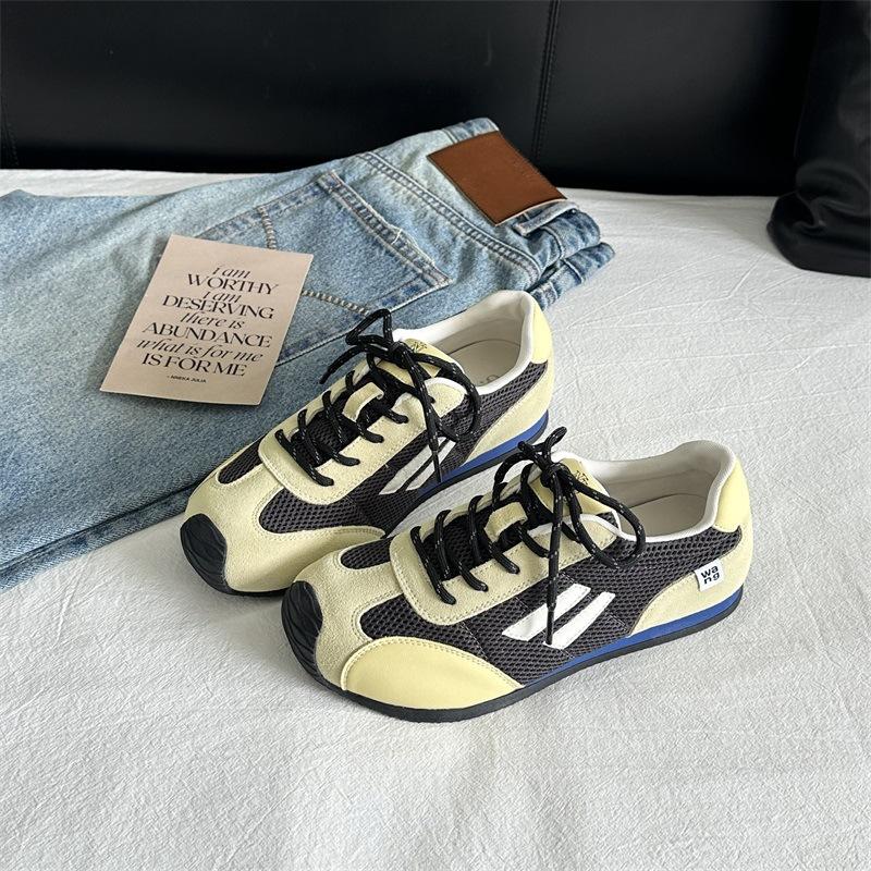 2025 summer new retro casual Forrest Gump shoes women s soft sole color matching lace-up sports contrasting color light German training shoes 39
2025 summer new retro casual Forrest Gump shoes women s soft sole color matching lace-up sports contrasting color light German training shoes 39