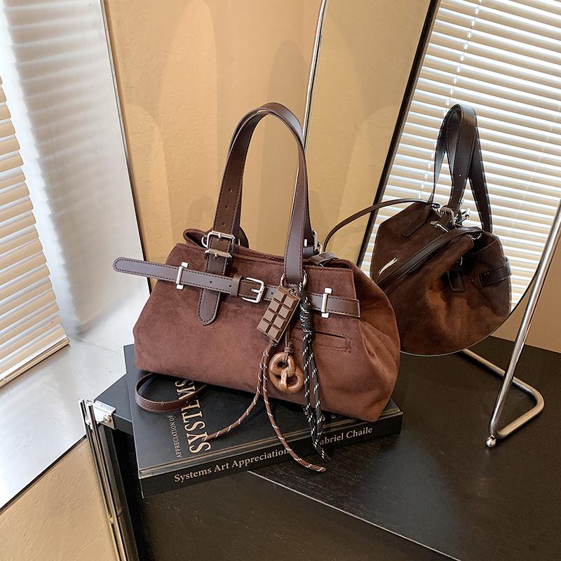 Belt Buckle Design Top-handle Bags For Women Soft Suede Large Capacity Shoulder Cross Body Bag Winter Designer Handbags 42x19x13cm
Belt Buckle Design Top-handle Bags For Women Soft Suede Large Capacity Shoulder Cross Body Bag Winter Designer Handbags 42x19x13cm